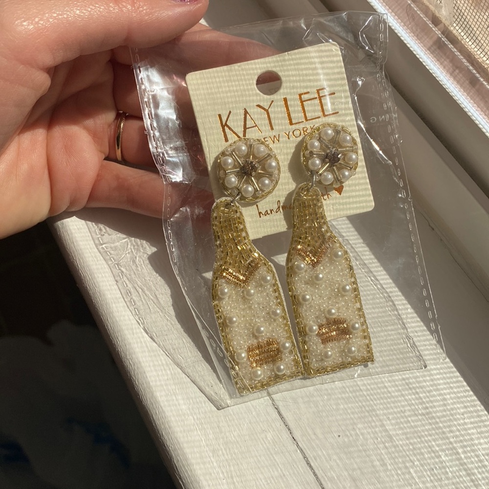 White and gold earrings- perfect for a bride!